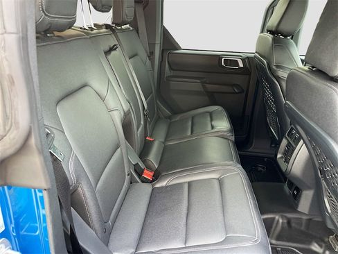 Used 2025 Ford Bronco Badlands image 26