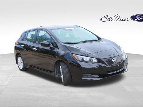 Used 2025 Nissan Leaf S FWD image 3