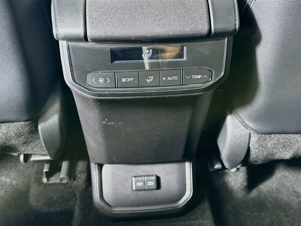 Certified 2025 Toyota Highlander XLE FWD image 24