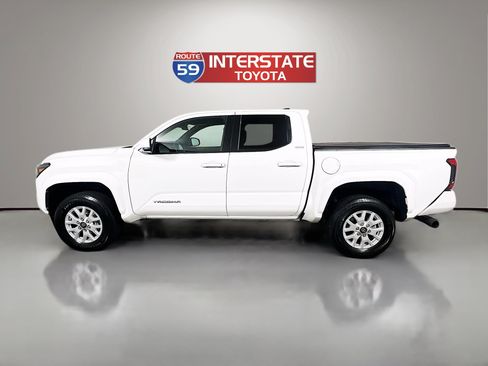 Used 2026 Toyota Tacoma SR5 AWD/4WD image 4