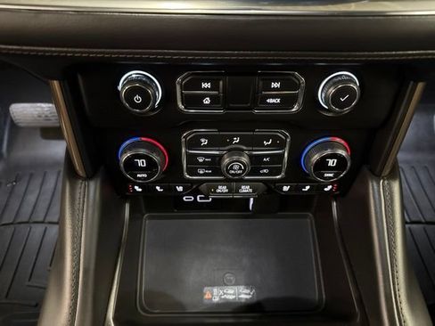 Used 2024 Chevrolet Tahoe High Country AWD/4WD image 18