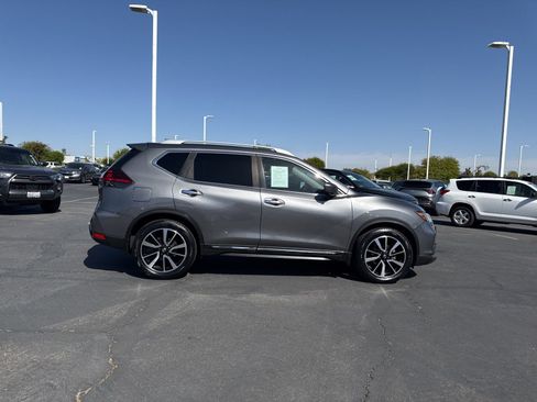 Used 2019 Nissan Rogue SL w/ Premium Package FWD image 4