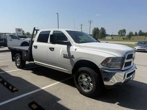 Used 2016 RAM 3500 Tradesman w/ Chrome Appearance Group AWD/4WD image 4