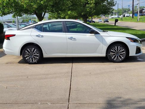 New 2026 Nissan Altima 2.5 SV FWD image 2