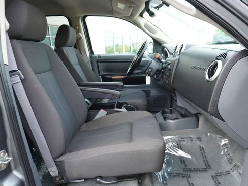 Used 2007 Mitsubishi Raider LS AWD/4WD image 12