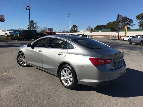 Used 2025 Chevrolet Malibu LT image 3