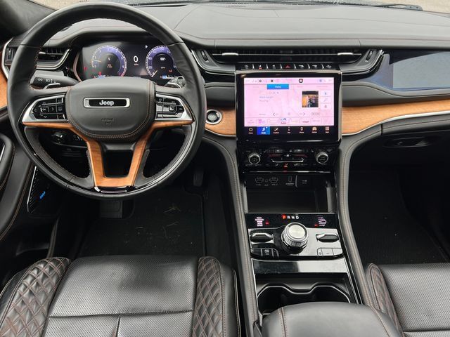 Used 2023 Jeep Grand Cherokee Summit AWD/4WD image 2