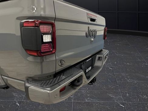 Used 2022 Jeep Gladiator Overland image 34