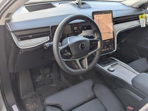 New 2025 Volvo EX90 Ultra image 3