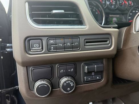 Used 2021 Chevrolet Tahoe LT w/ LT Signature Package RWD image 14