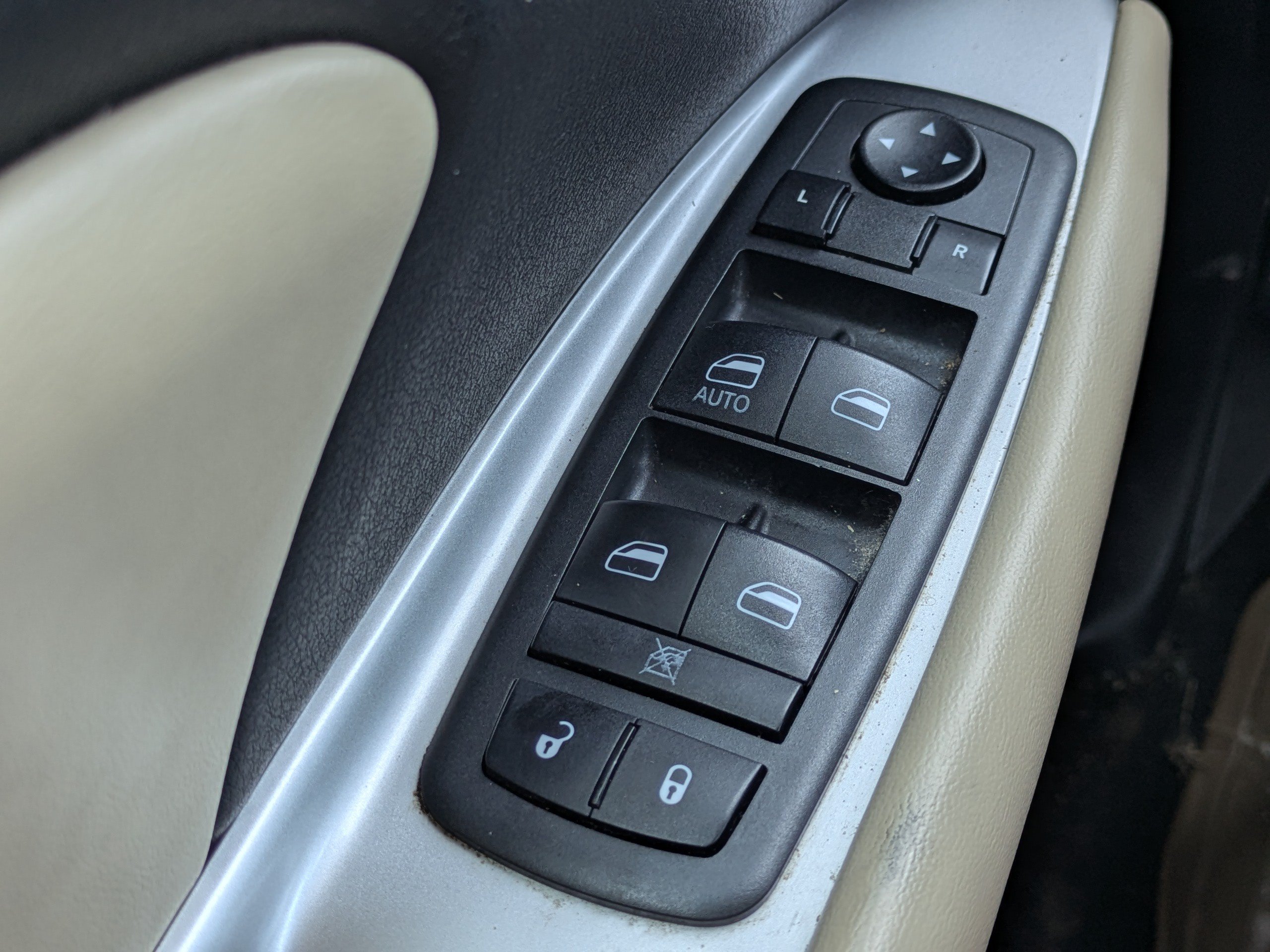 Used 2019 Dodge Journey SE FWD image 19