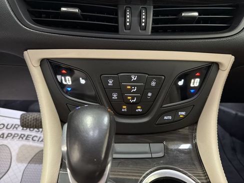 Used 2020 Buick Envision Preferred AWD/4WD image 19