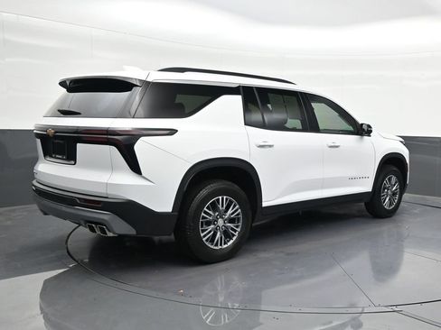 Used 2025 Chevrolet Traverse LT w/ Driver Confidence Package FWD image 5