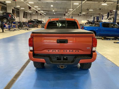 Used 2016 Toyota Tacoma TRD Off-Road AWD/4WD image 6
