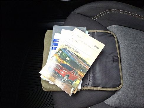 Used 2014 Jeep Cherokee Latitude w/ Comfort/Convenience Group image 26