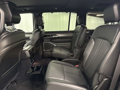 Used 2025 Jeep Wagoneer Series II w/ Convenience Group I AWD/4WD image 12