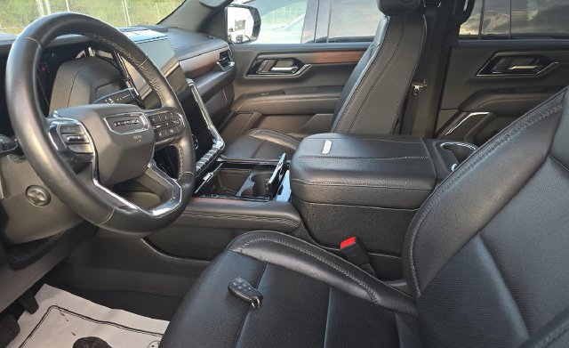 Used 2025 GMC Yukon XL Denali AWD/4WD image 4