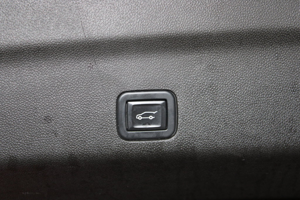 Used 2023 Cadillac Escalade ESV Sport Platinum w/ LPO, ONYX Package AWD/4WD image 29