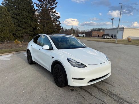 Used 2022 Tesla Model Y Long Range image 6