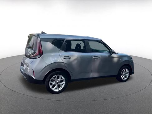 Used 2025 Kia Soul LX w/ LX Technology Package FWD image 11