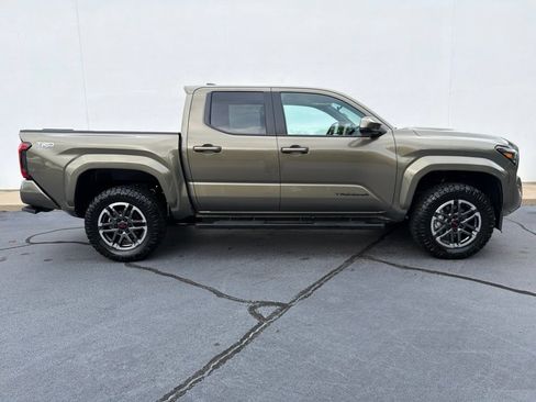 Used 2025 Toyota Tacoma TRD Sport RWD image 7
