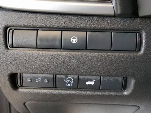 Used 2025 Nissan Rogue SV image 27