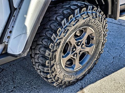 Used 2022 Jeep Gladiator Rubicon w/ LED Lighting Group image 14