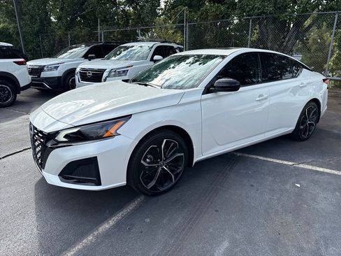 New 2025 Nissan Altima 2.5 SR w/ SR Premium Package image 1