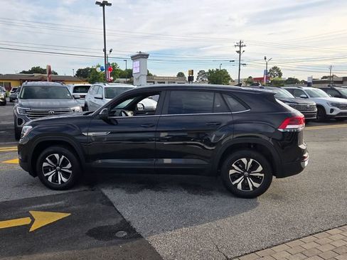 Used 2024 Volkswagen Atlas Cross Sport SE FWD image 4