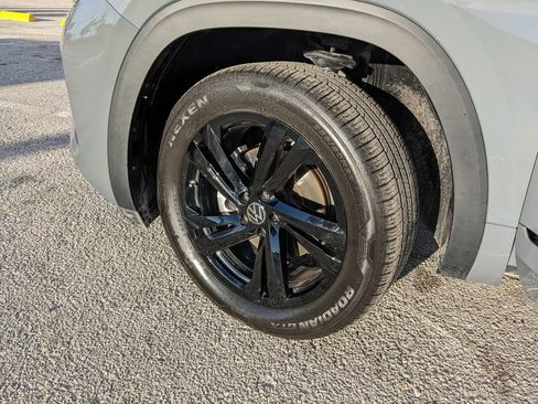 Certified 2025 Volkswagen Atlas Cross Sport SEL R-Line image 32