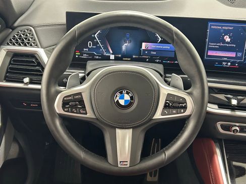 Used 2025 BMW X6 xDrive40i w/ Climate Comfort Package image 12