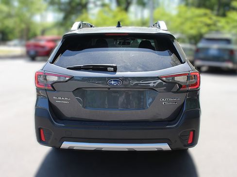 Used 2022 Subaru Outback Touring w/ Popular Package #2 image 7