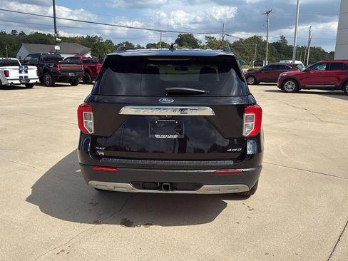 Used 2022 Ford Explorer XLT w/ Equipment Group 202A image 4