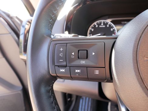 Used 2025 Nissan Pathfinder SV image 28