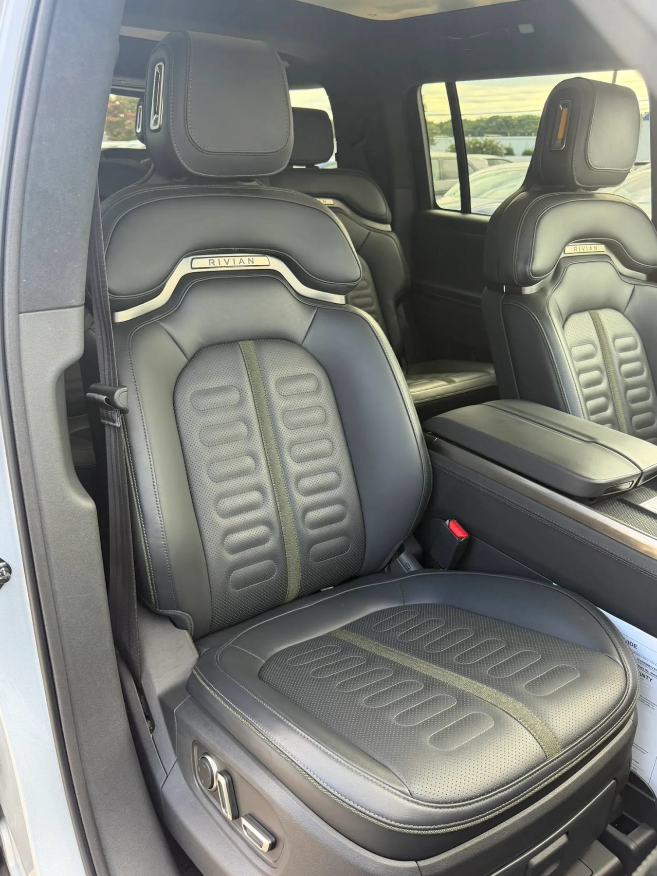 Used 2025 Rivian R1S Adventure Dual AWD/4WD image 23