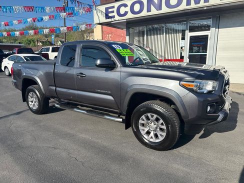 Used 2016 Toyota Tacoma SR5 w/ SR5 Appearance Package (SN) image 1
