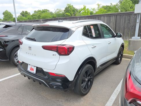 Used 2024 Buick Encore GX Sport Touring FWD image 7