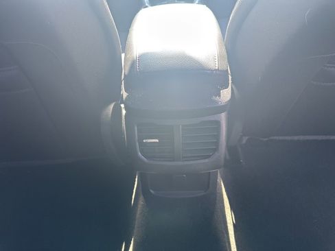 Used 2016 Ford Fusion SE w/ Equipment Group 201A image 23