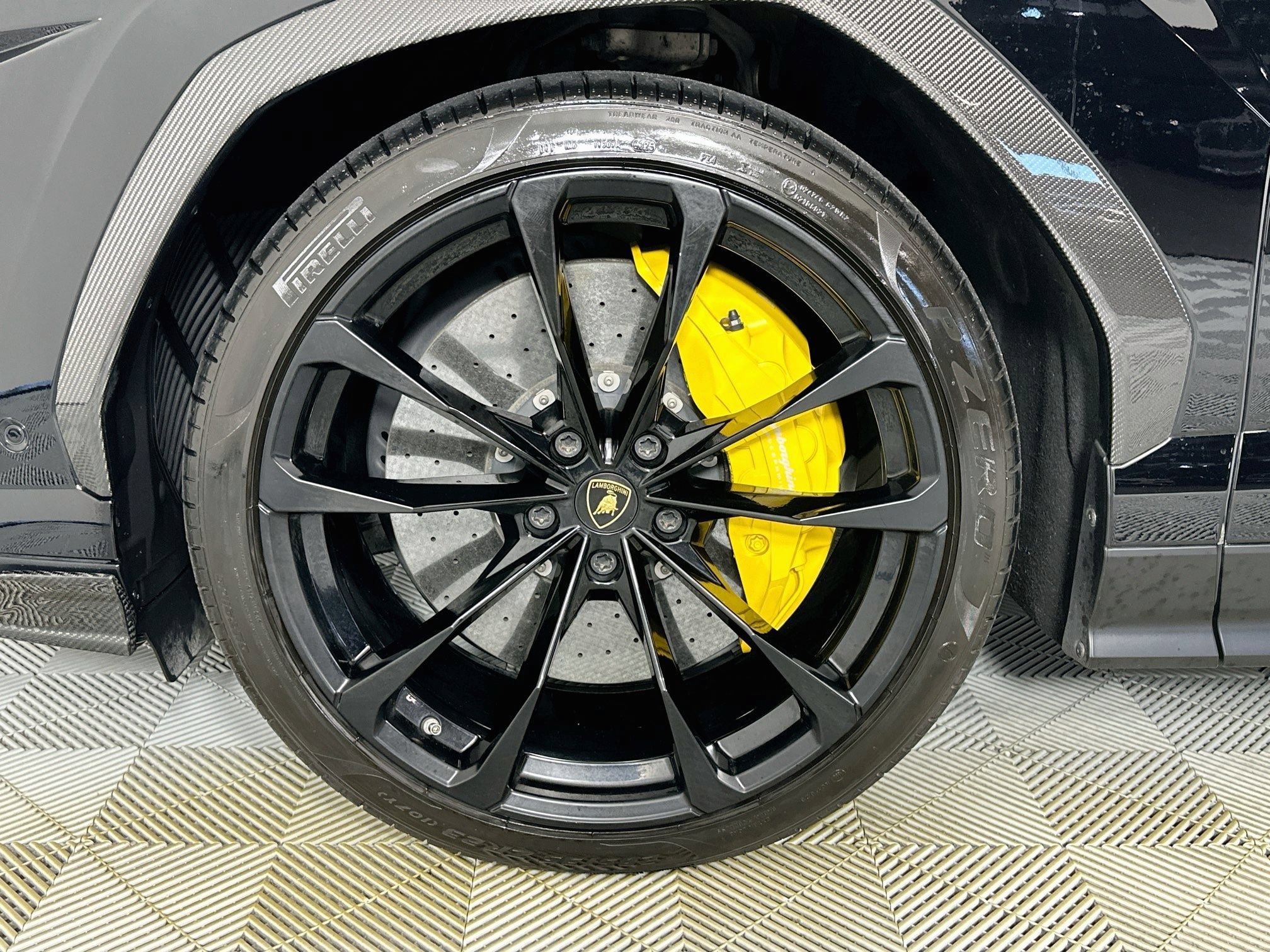 Used 2019 Lamborghini Urus AWD/4WD image 9
