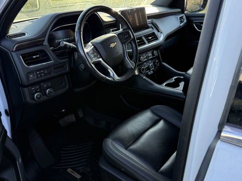 Used 2023 Chevrolet Suburban LT w/ Luxury Package image 3