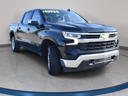 Used 2025 Chevrolet Silverado 1500 LT AWD/4WD image 4
