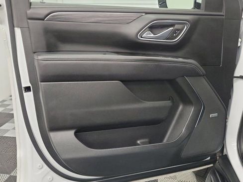 Used 2023 GMC Yukon XL SLT w/ SLT Luxury Package RWD image 18
