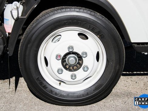 Used 2024 Isuzu NPR HD image 33