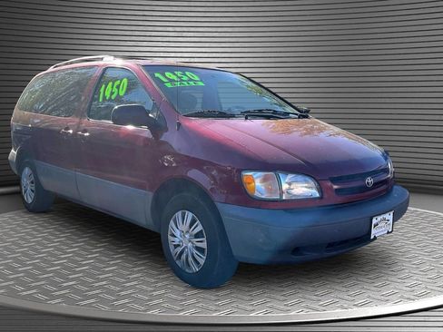 Used 1999 Toyota Sienna LE FWD image 1