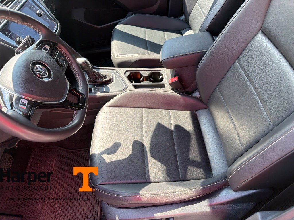 Used 2021 Volkswagen Tiguan SE FWD image 13