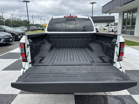 Used 2025 Nissan Frontier Pro-X RWD image 9