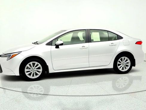Used 2024 Toyota Corolla LE w/ LE Convenience Package FWD image 8
