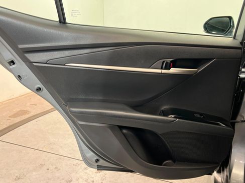 Used 2025 Toyota Camry SE image 19