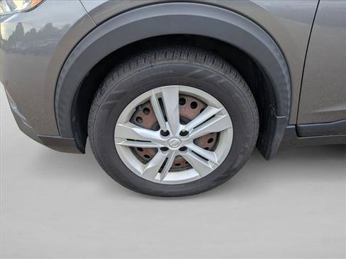 Used 2020 Nissan Kicks S FWD image 10