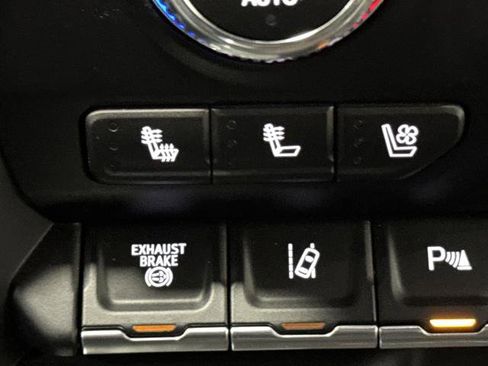 Used 2022 GMC Sierra 2500 AT4 w/ AT4 Premium Plus Package image 8